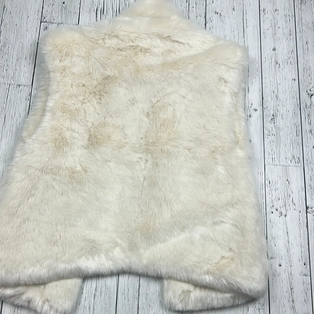 Abercrombie & Fitch faux fur vest - Hers M