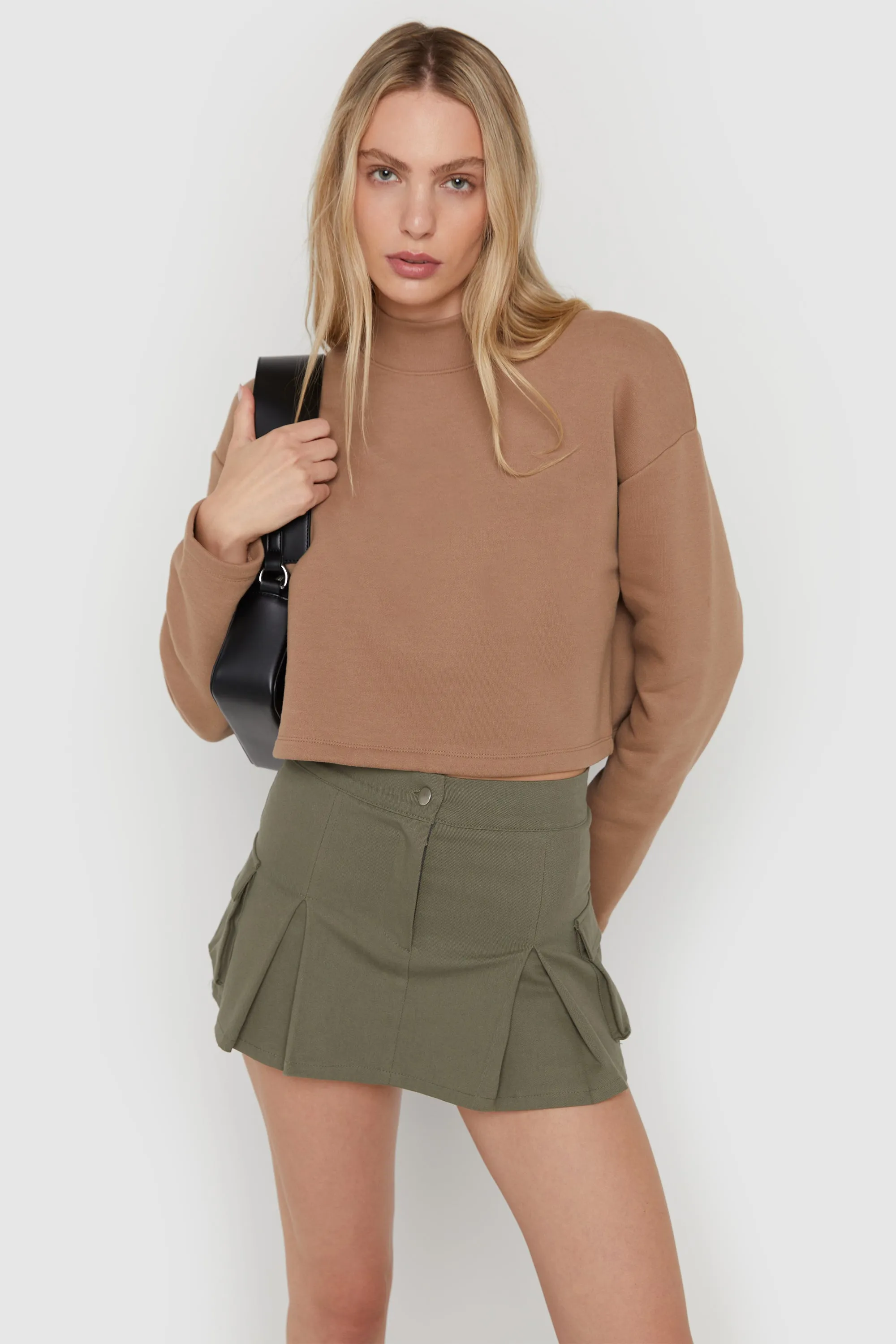 CROPPED MOCK NECK SWEATSHIRT